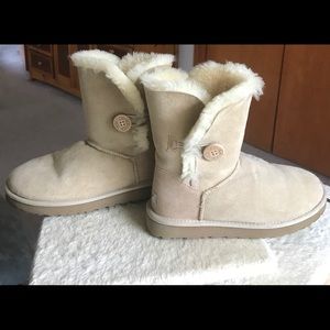 Women’s UGG Bailey Buttons